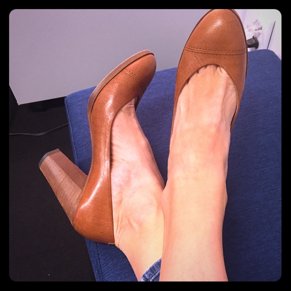 Marc by Marc Jacobs brown leather pumps