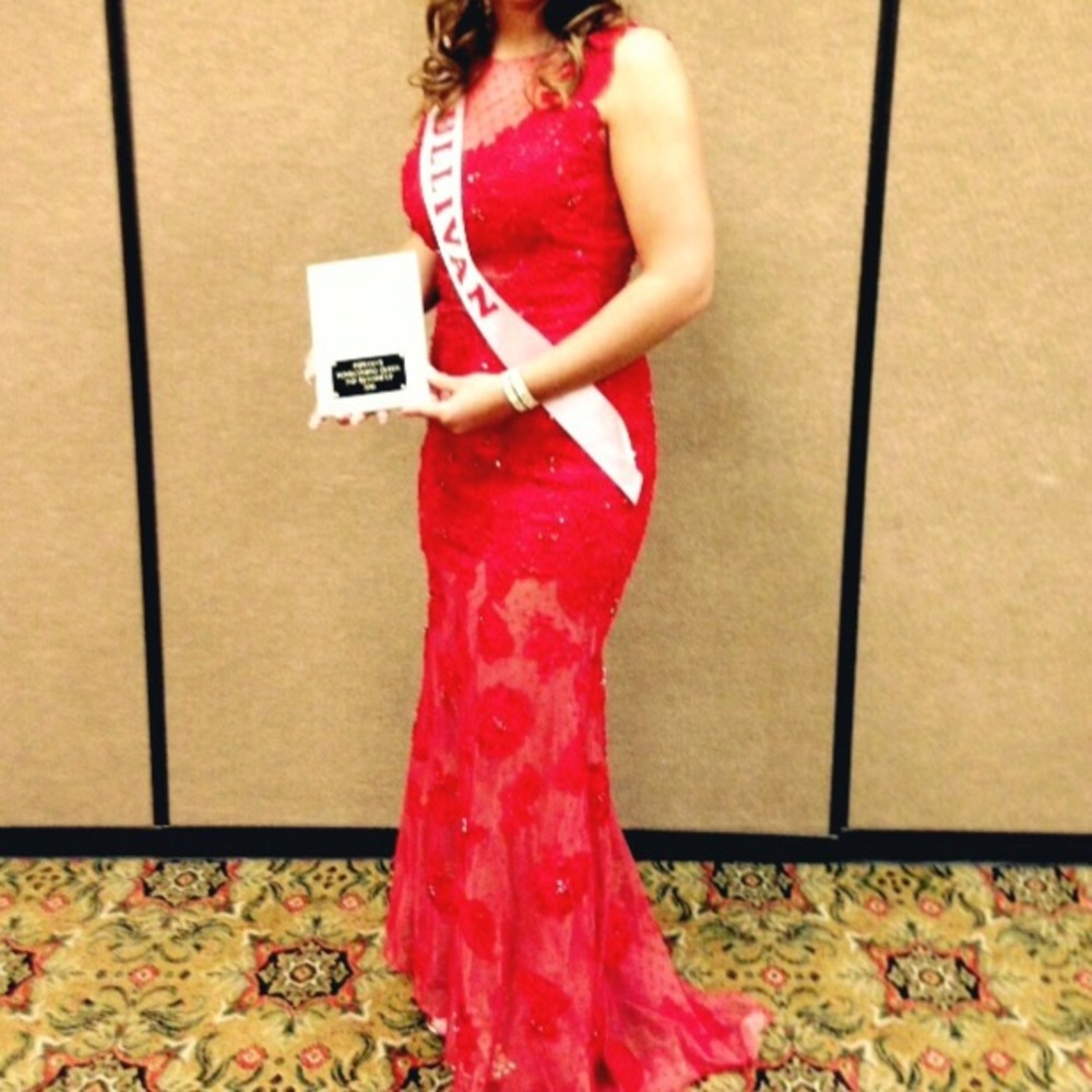 Beautiful Red Sherri Hill Prom Dress size 8