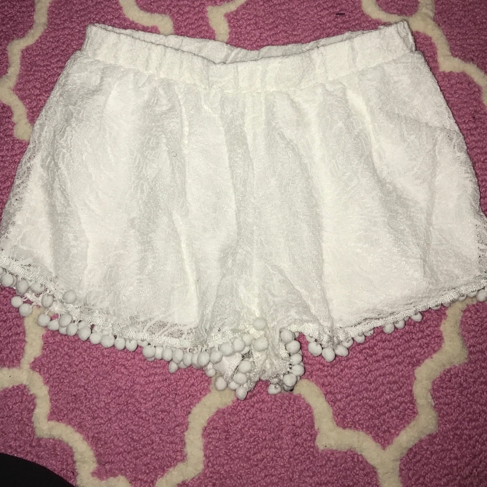 Comfy White pom pom shorts