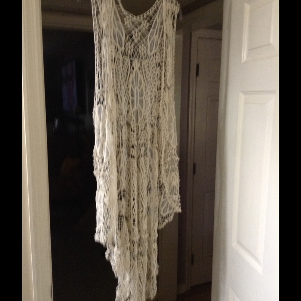 Beautiful Crocheted Sleeveless Vest / Natural OS