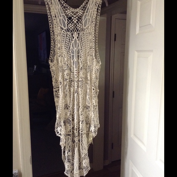 Beautiful Crocheted Sleeveless Vest / Natural OS - Picture 3 of 3