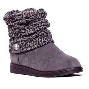 EUC Women's Muk Luks Patti Knit-Cuff Ankle Boots 9