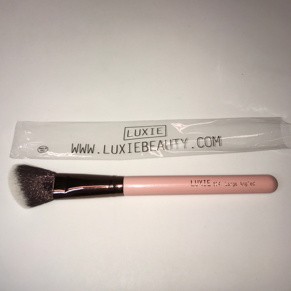 Luxie Large Angled Face Brush 504