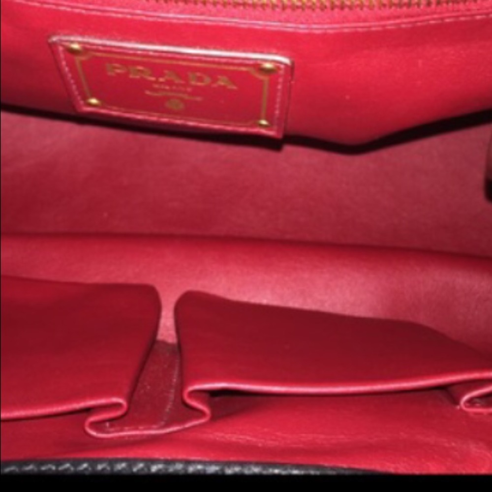 Prada Nero handbag with gold hardware lock k - Picture 4 of 4
