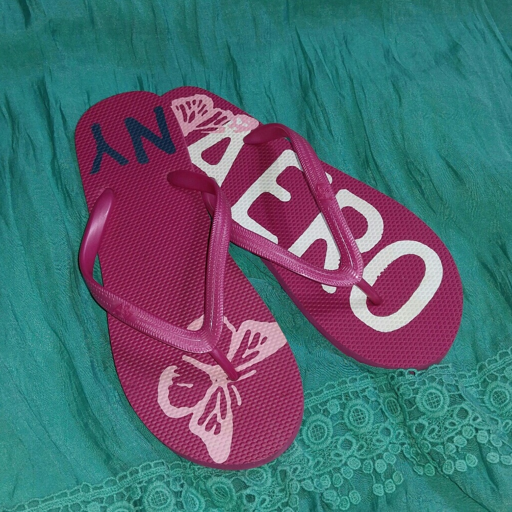 Size 6 flip flops.