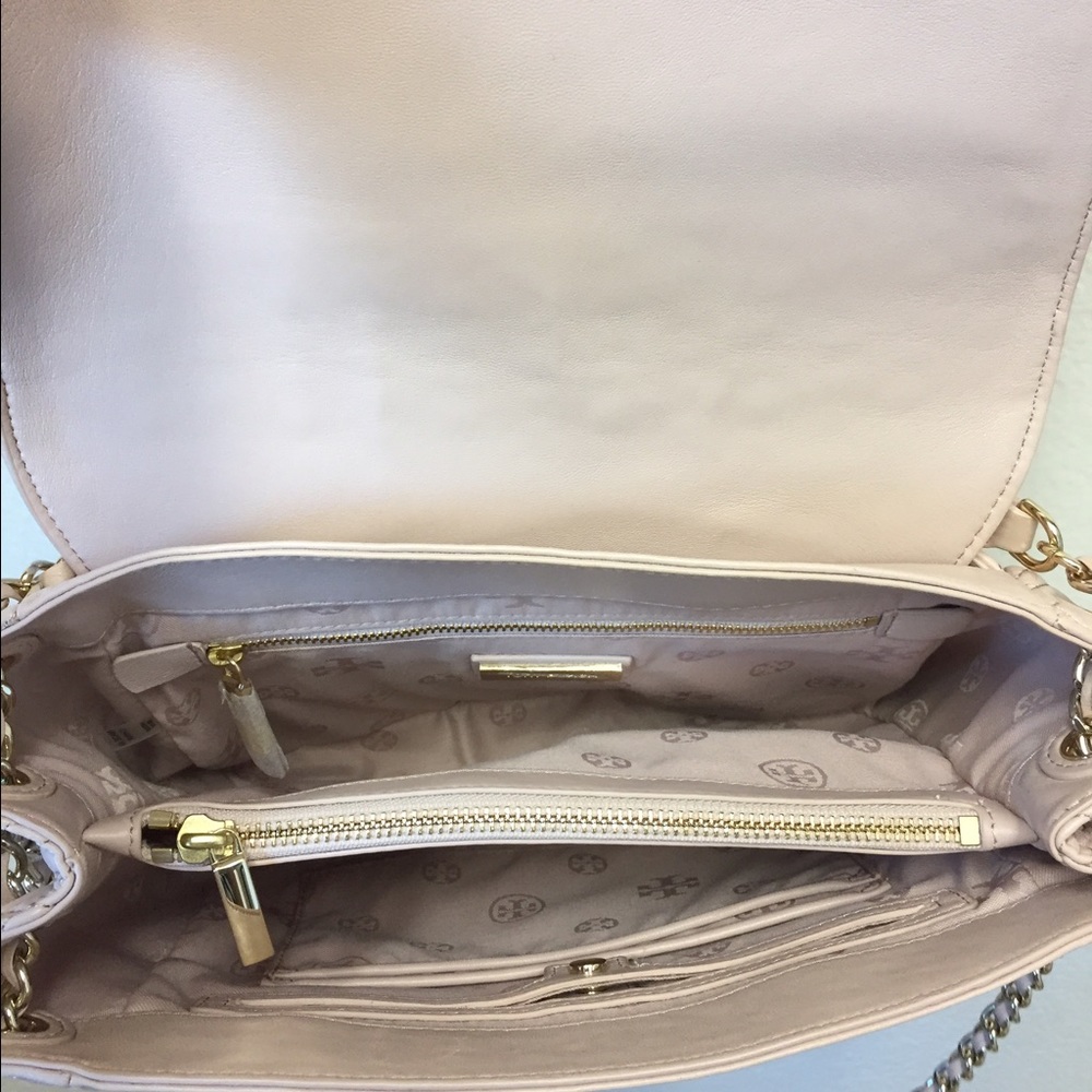 Tory Burch Marion Quilted Flap Corssbody - Picture 4 of 4