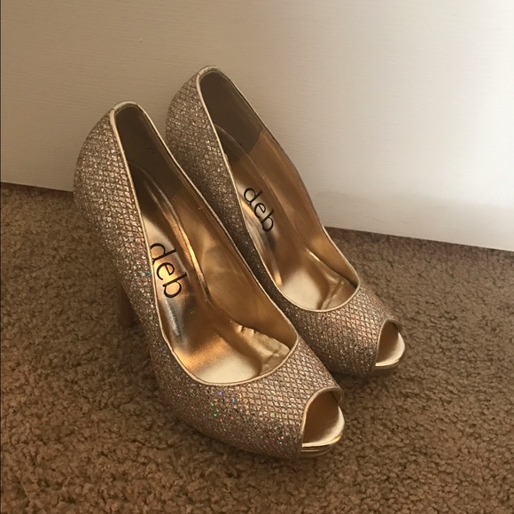 Gold jeweled heels! - Picture 2 of 4