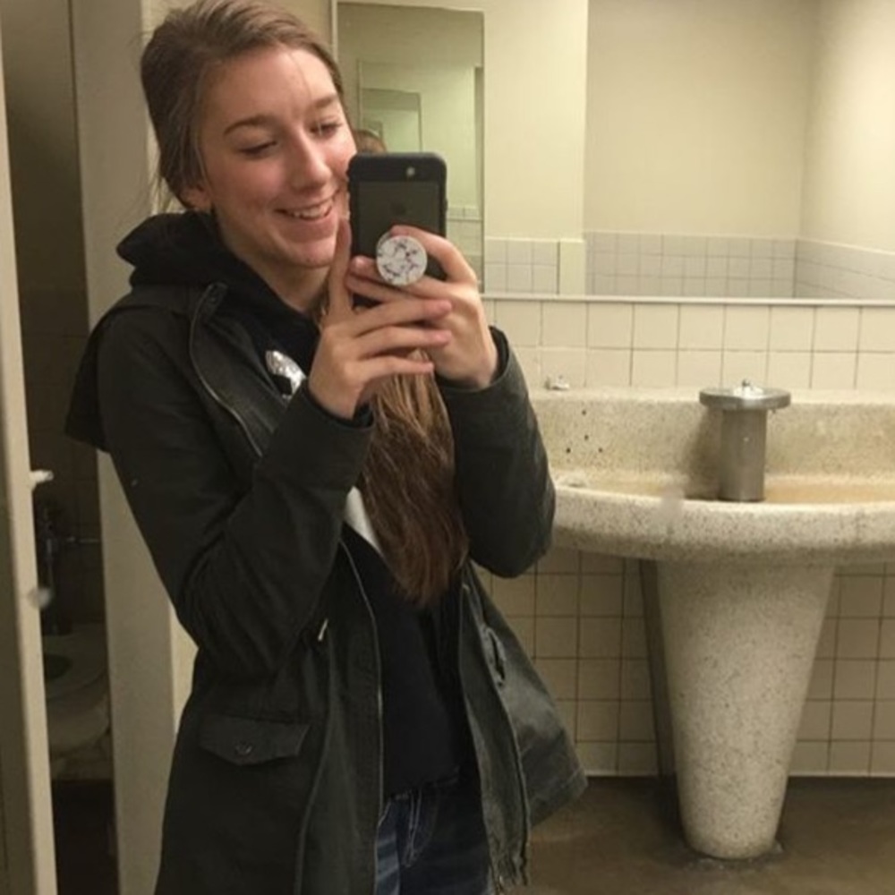 Meet your Posher, Cortney