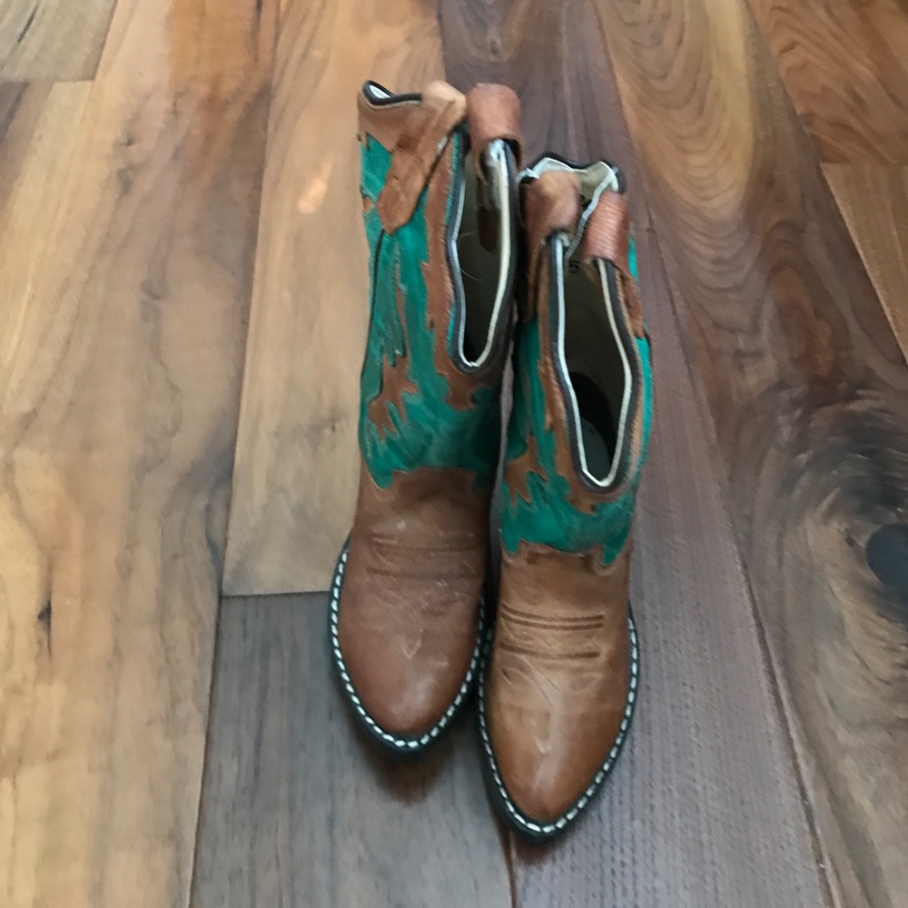 Kids cowgirl boots brand new!