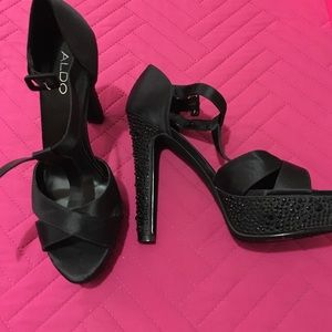 BRAND NEW SILK & BLACK RHINESTONES ENCRUSTED PUMPS