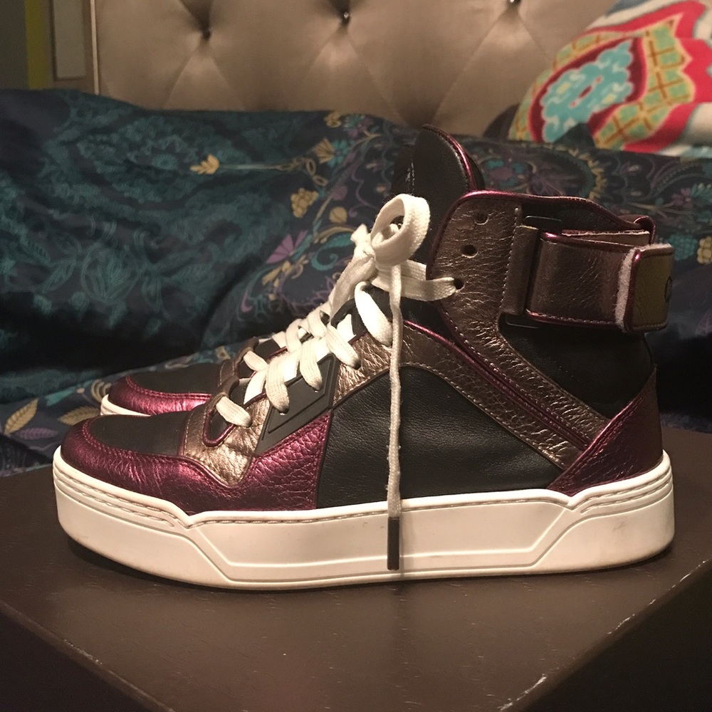 100% Authentic Gucci Women's Sneakers size. 35/6
