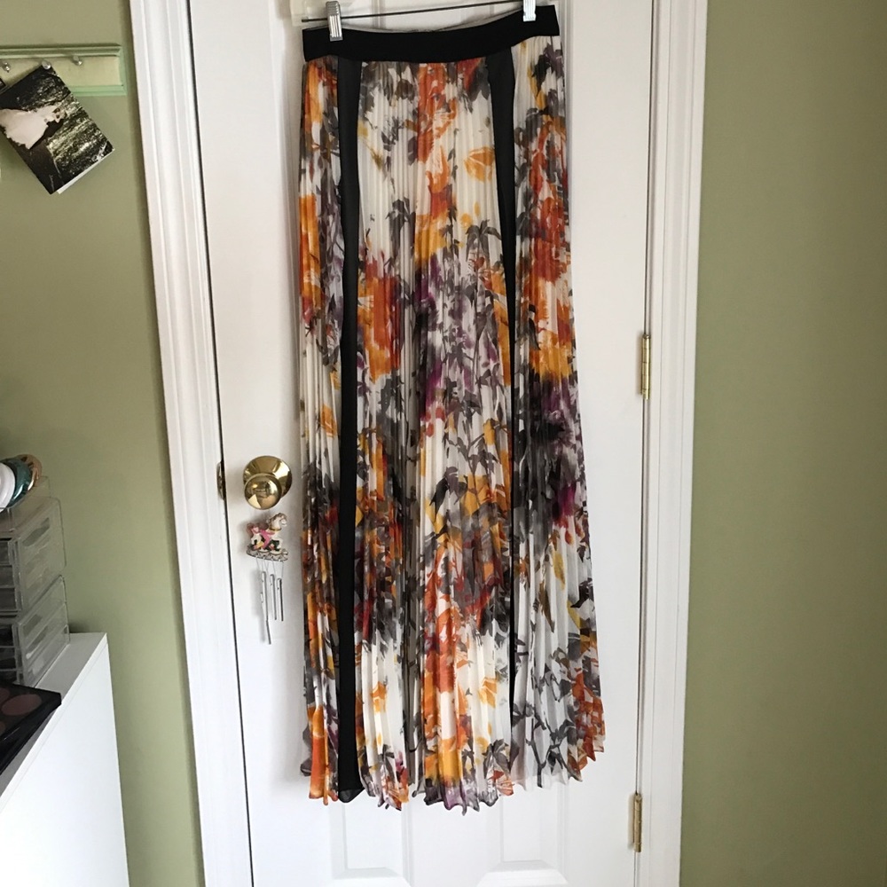 Bebe skirt