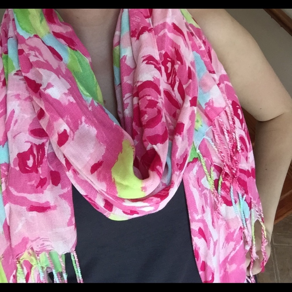 First impressions Lilly Pulitzer Murphy Scarf