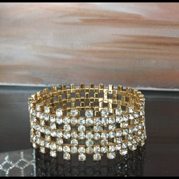 Jewelry - Beautiful stretch bracelet
