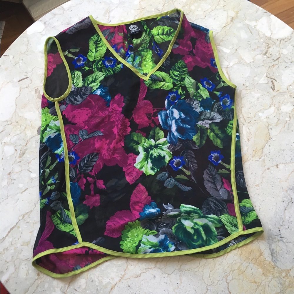 Stunning Bobeau sheer blouse with floral pattern