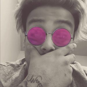 Meet your Posher, Victor