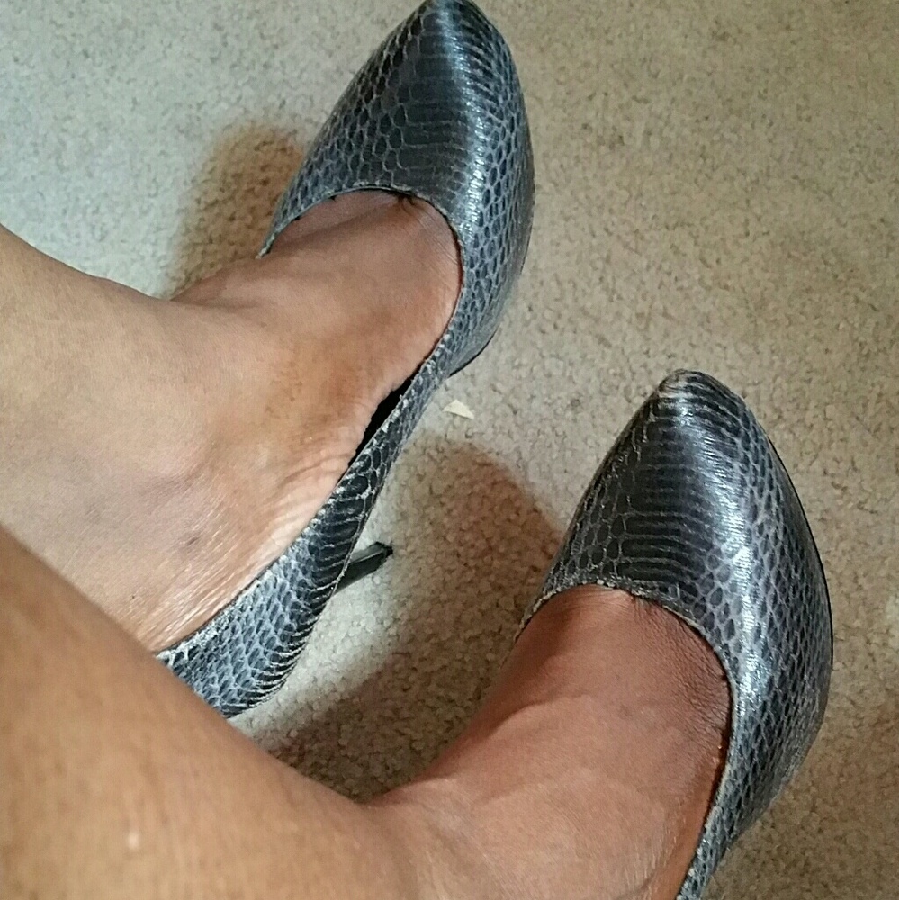 Grey/black Carlos Santana pumps
