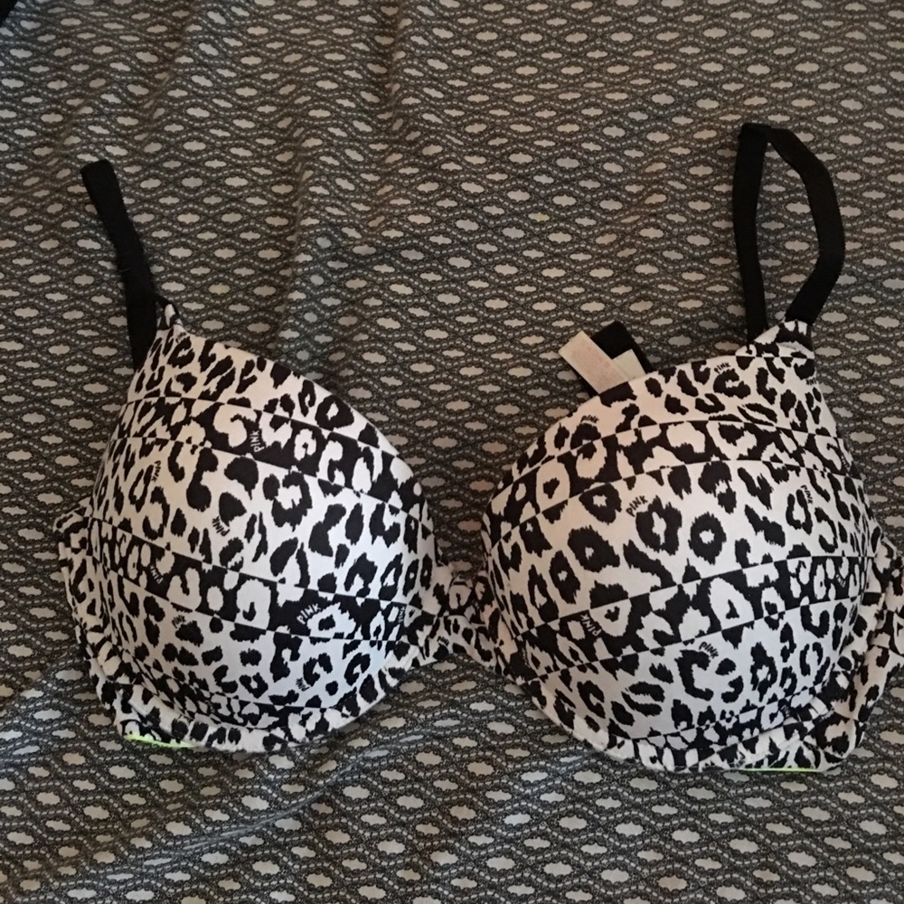 VS pink bra