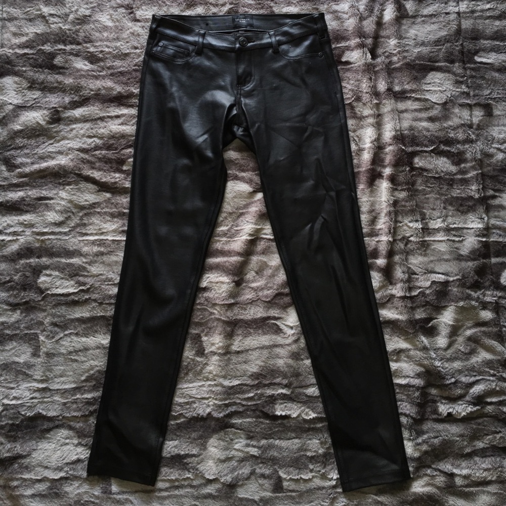 Sexy & Comfortable Faux Leather Skinnies