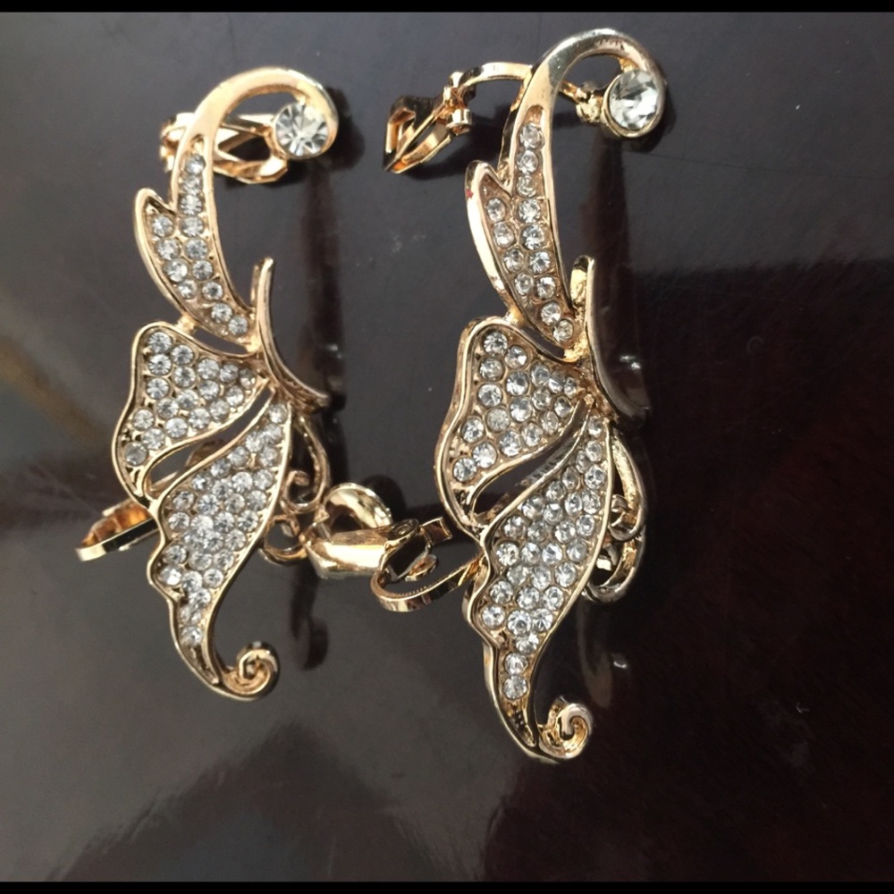 Beautiful brand new Faux Gold and Diamond earring