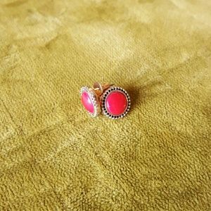 Red studs w/gold rope around