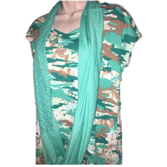 🎈3 for $10🎈 Flowy Camo Top w/Scarf ✨FINALPRICE✨ - Picture 4 of 8