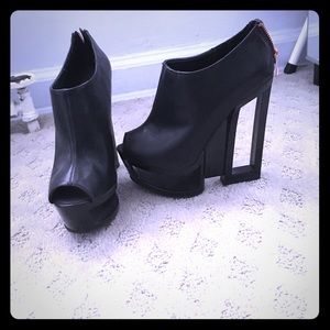COOLEST OPEN TOE BOOTIES WITH OPEN PLATFORM/HEEL