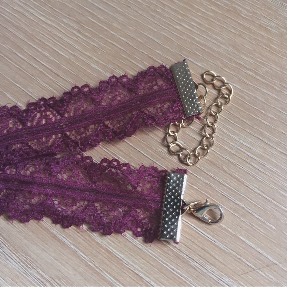 🎈 BOGO 1/2 Off! Cabernet Lace Choker - Picture 3 of 3