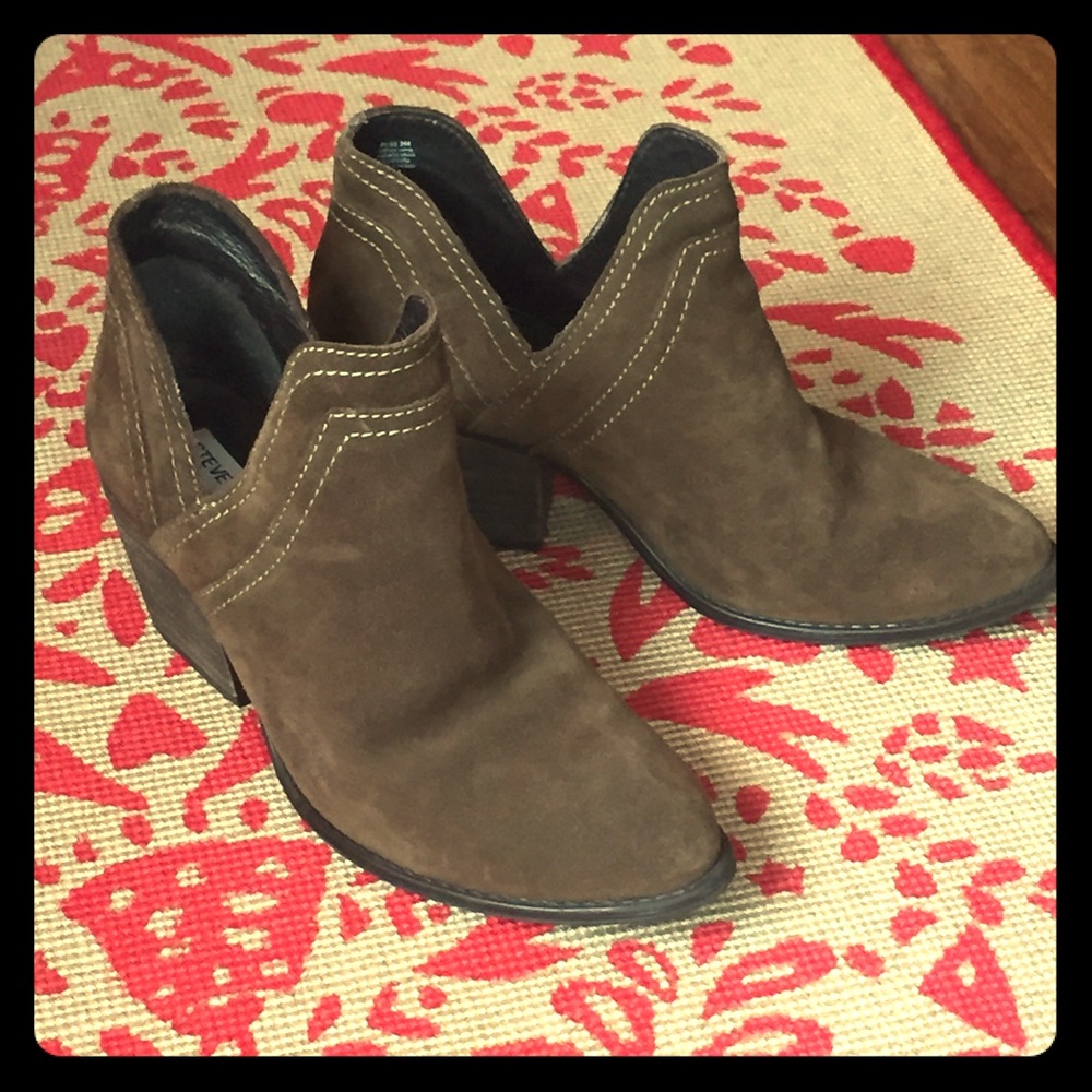 Steve Madden Olive Green Booties!!
