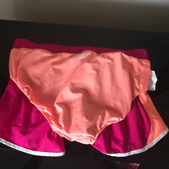 Old Navy Active Running Shorts - Picture 4 of 4