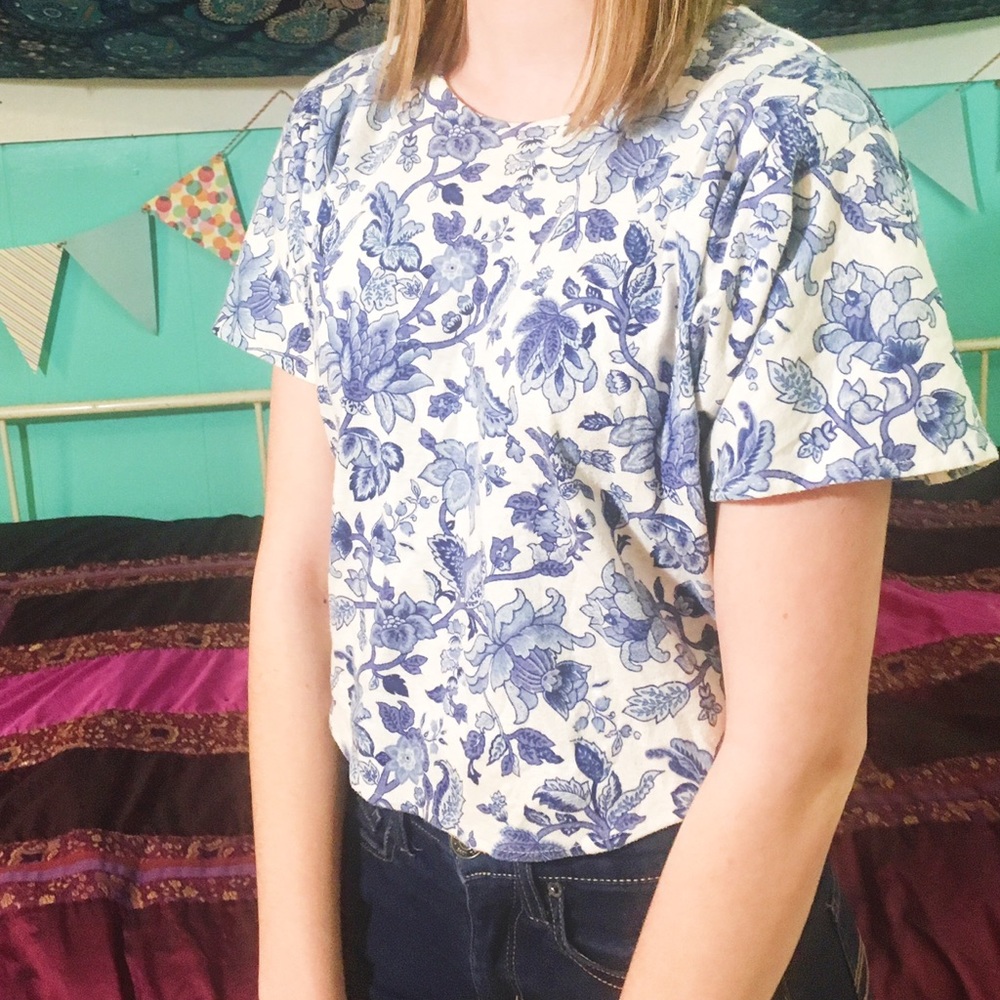 Vintage 80s Blue & White Floral Crop Top