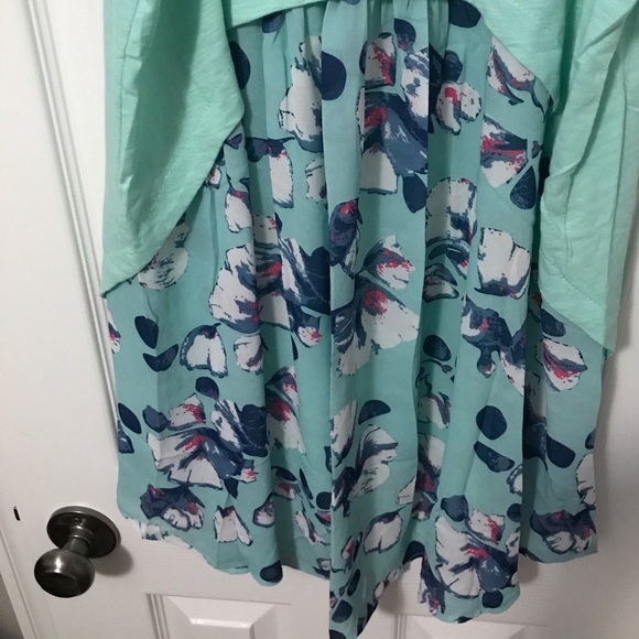•Bahama Breeze Spring Floral High-Low Tunic• - Picture 4 of 6