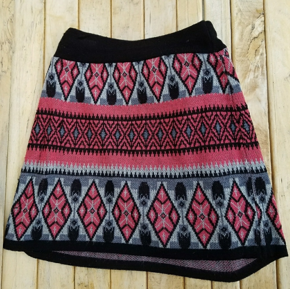 🌻 5/25 Tribal Knit Skirt Medium