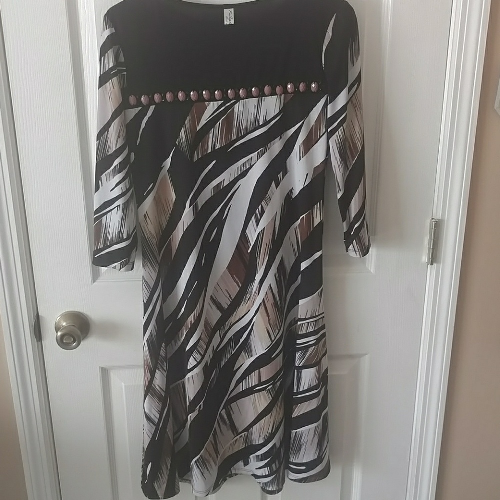 Black 3/4 sleeve shift dress