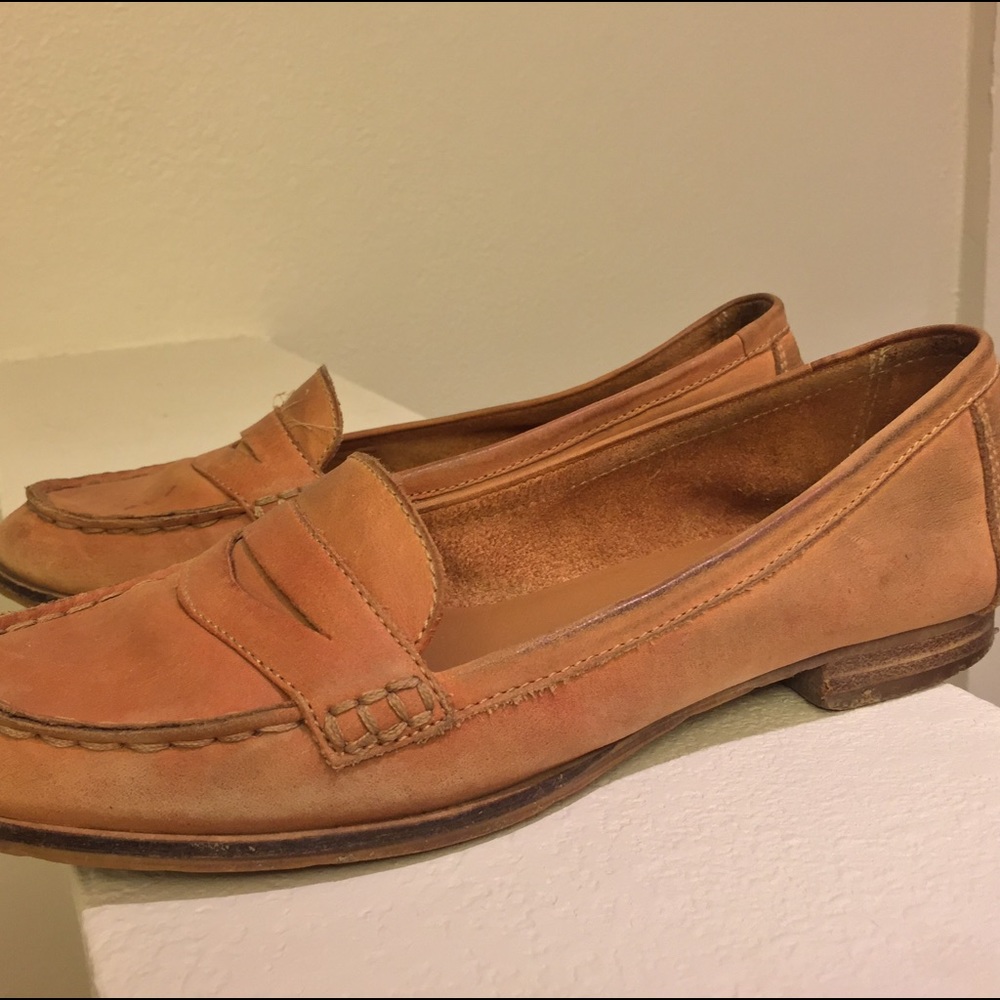 Vintage cognac leather loafers size 8. Gorgeous!