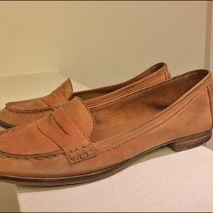 Vintage cognac leather loafers size 8. Gorgeous!