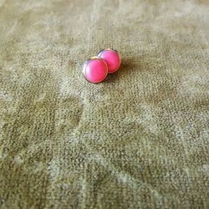 Coral stud w/ gold surround