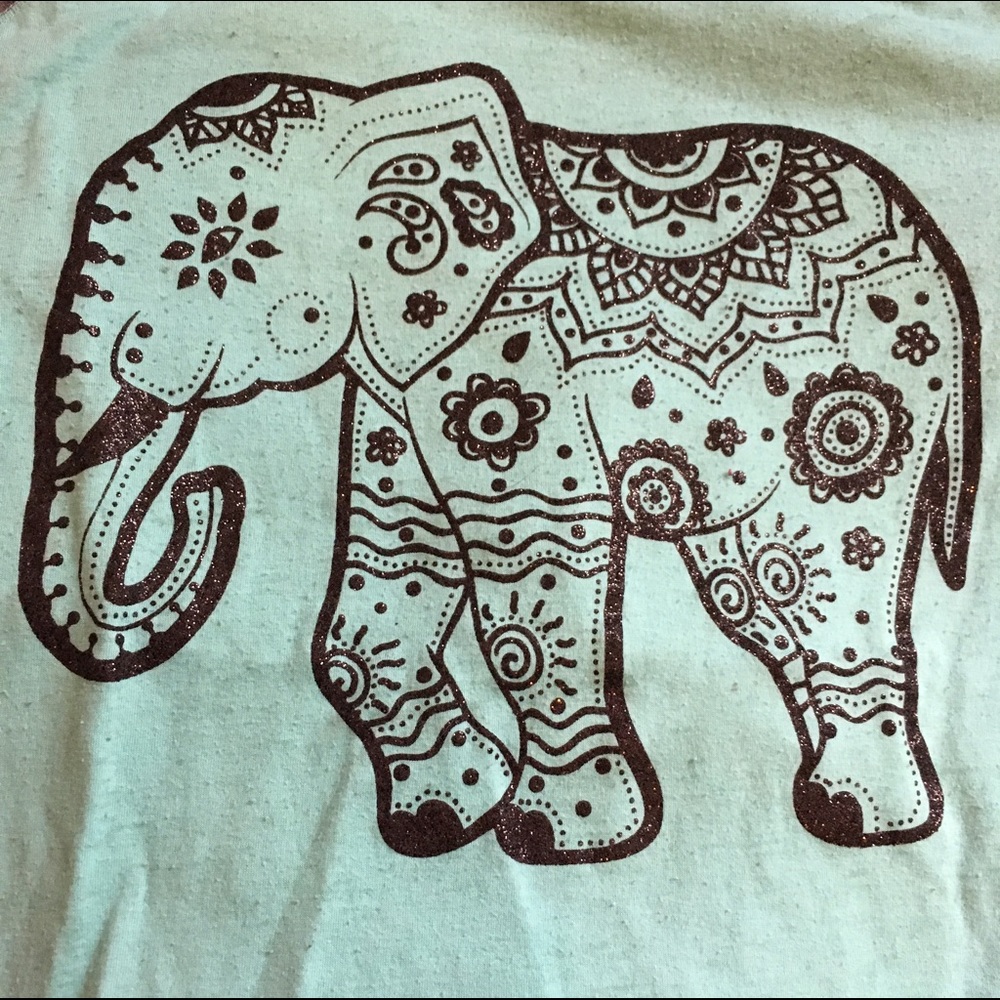 Quarter sleeve with elephant