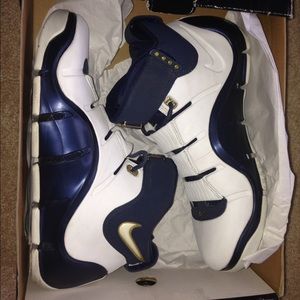 Men Nike Zoom Lebron 4 IV Size 10.5