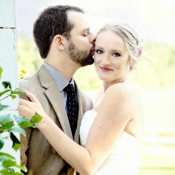 Meet your Posher, Courtney! - Picture 2 of 3