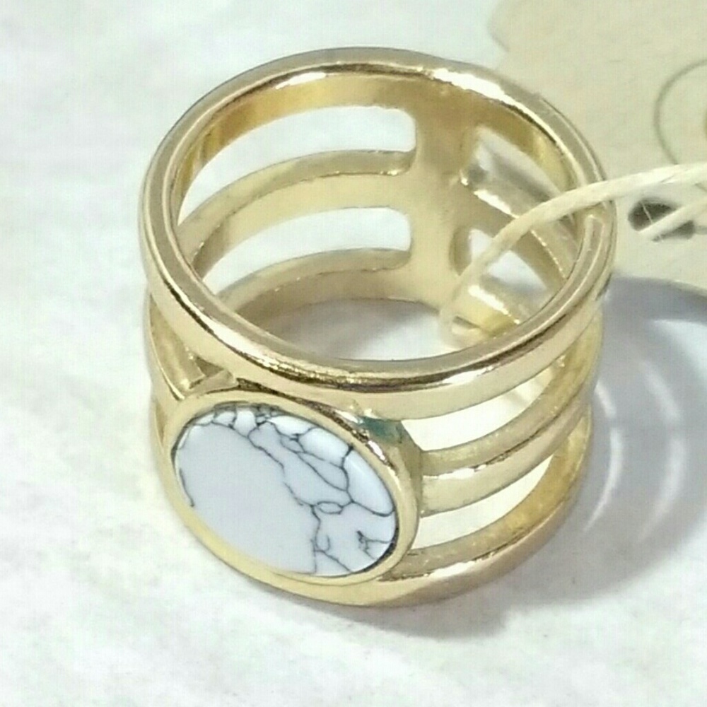 Free Gift in Poshmark Purchase - Picture 2 of 3