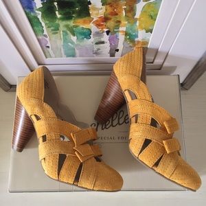 Vintage mustard yellow suede heels NWT in box