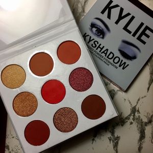 Kyshadow the burgundy palette