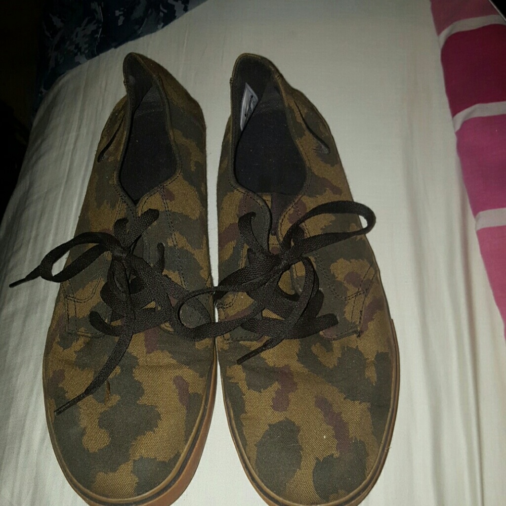Skate shoes