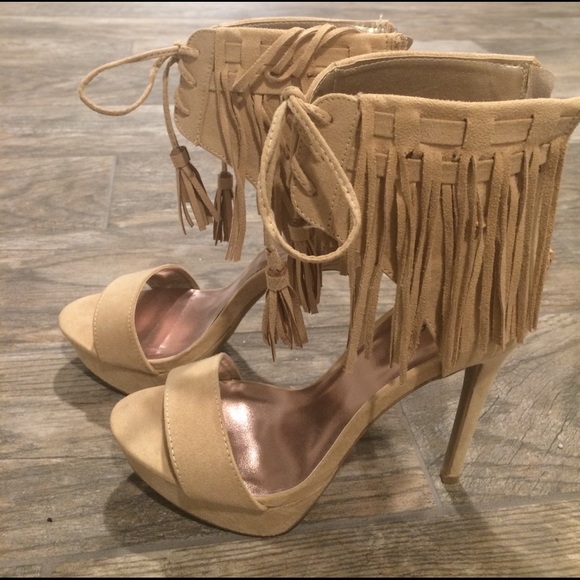 Beige high heels - Picture 1 of 3
