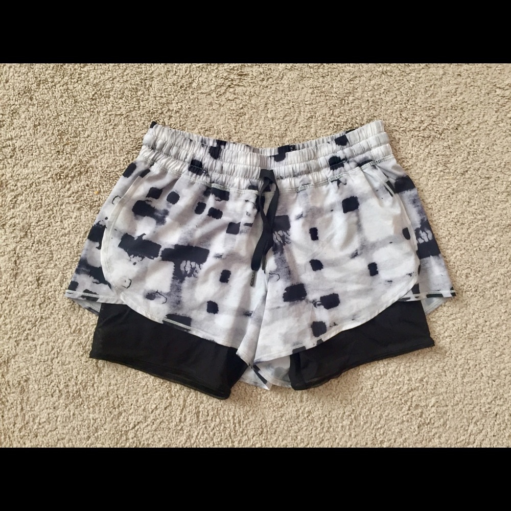 Lululemon Hotty Hot Short