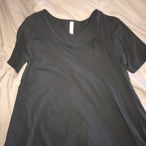LulaRoe BLACK Perfect Tee, Medium