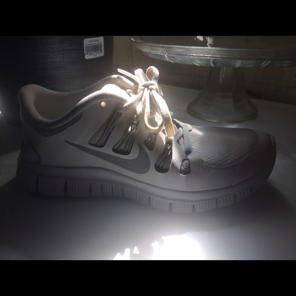 White Nike Free 5.0
