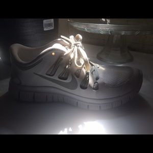 White Nike Free 5.0