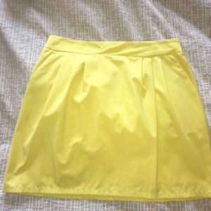 Neon yello mini skirt